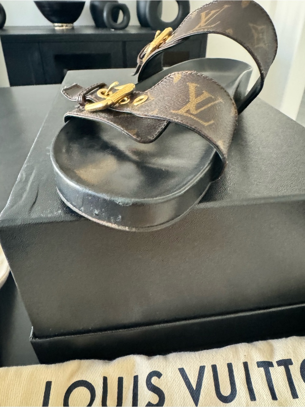 Louis Vuitton - Picture 5 of 8